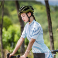 Camisa de manga curta do núcleo feminino na bicicleta